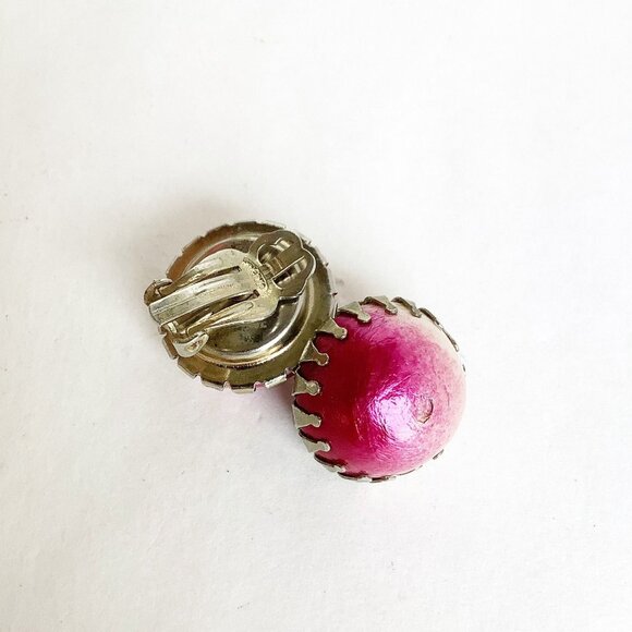 Pink Clip On Earrings Vintage Domed Button Gold Tone Setting Lightweight Clips - Picture 2 of 4